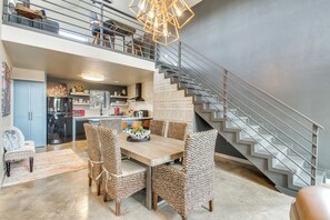 House (3 Bedrooms) | Interior - Modern Mtn-view Designer Home in Medicine Park (Medicine Park)