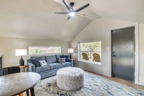 House (3 Bedrooms) | Interior - Modern Mtn-view Designer Home in Medicine Park (Medicine Park)