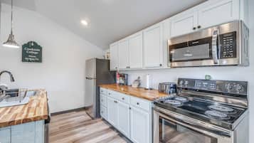 House (2 Bedrooms) | Interior