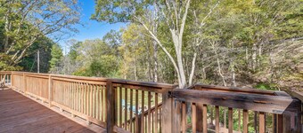2 Mi to Warm Springs Pools: Home w/ Large Yard!