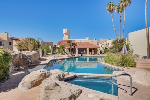 2 Mi to Tucson Mall: Condo w/ Pool & Hot Tub!