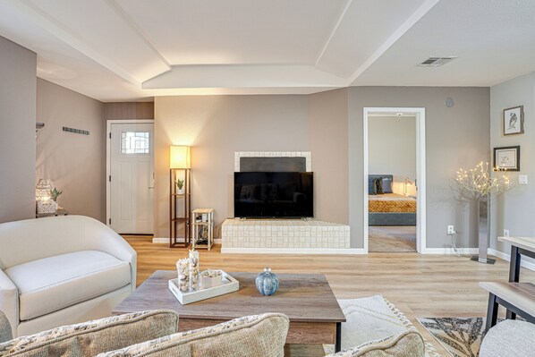 Interior - 2 Mi to Tucson Mall: Condo w/ Pool & Hot Tub! (Tucson)