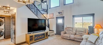 Balcony & Views: Sturgis 'twin Peaks' Cabin