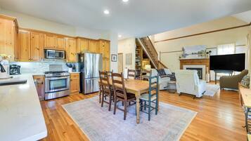 House (3 Bedrooms) | Interior