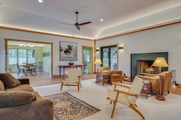 Riverfront Hideaway In Keene: Walk To Town! - Cliff Mountain, Lake Placid