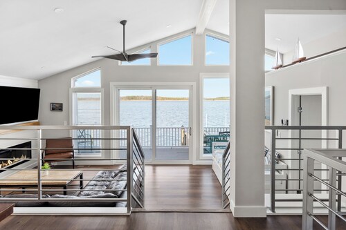 Game Room! Waterfront Group Haven in Ocean Pines