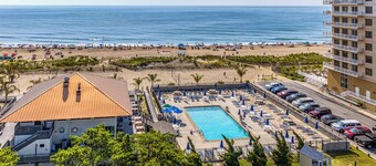 Waterfront Home w/ Views, Hot Tub in Ocean Pines!