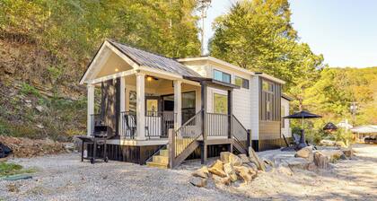 Deck, Grill & Fishing Pond: Modern Cookeville Gem