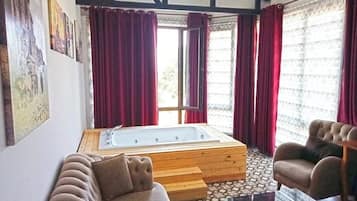 Luxury Double Room, Lake View | Bed sheets
