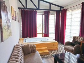 Luxury Double Room, Lake View | Bed sheets