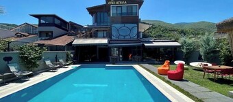 Atroa Otel