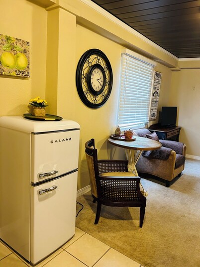 Buckeye Bungalow-Charming 2-bedroom apartment in Youngstown