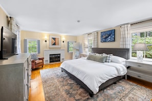 3 bedrooms, iron/ironing board, travel crib, free WiFi