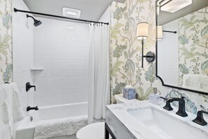Hair dryer, towels, soap, shampoo - Secluded, Walk to Rail Trail, Dog-Friendly, Fire Pit (Harwich)