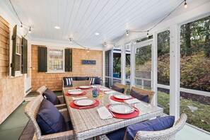 Outdoor dining - Secluded, Walk to Rail Trail, Dog-Friendly, Fire Pit (Harwich)