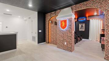 House | 10 bedrooms, Internet