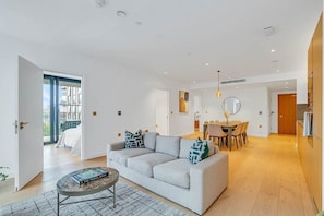 Apartment | 3 bedrooms, Internet - Chic 3-bedroom Condo (London)