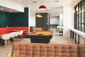 公寓 | 4 多间卧室、办公桌