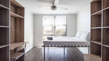 Apartment | 4 bedrooms, desk