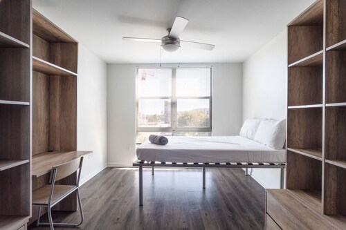 Upstay - Condo With Pool-gym-games-bbq - Walk to Uoft