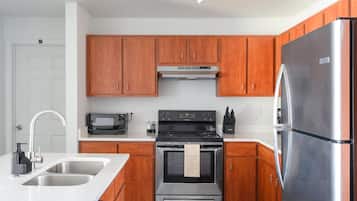 Apartment | 4 bedrooms, desk