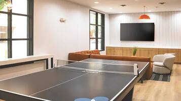 Apartment | 4 bedrooms, desk