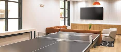 Apartment | 4 bedrooms, desk