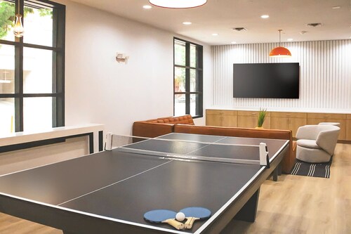 Upstay - Condo With Pool-gym-games-bbq - Walk to Uoft