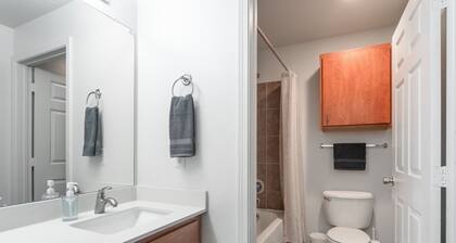 Upstay - Condo With Pool-gym-games-bbq - Walk to Uoft