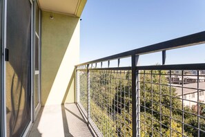 公寓 | 4 多间卧室、办公桌