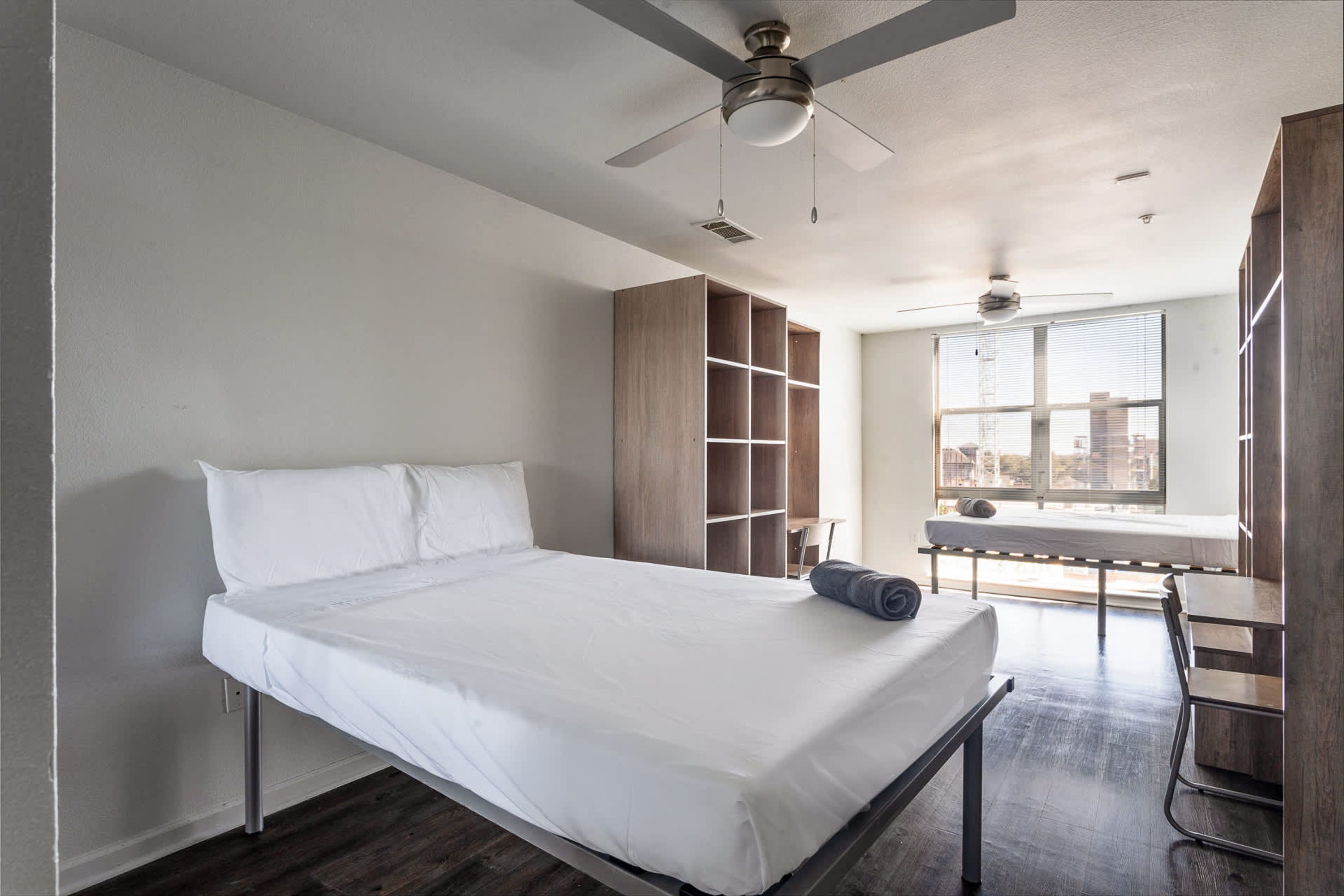 Apartment | 4 bedrooms, desk