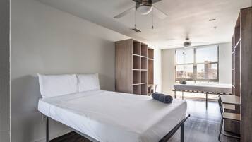 Apartment | 4 bedrooms, desk