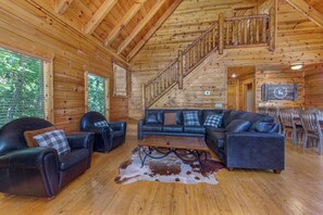 TV, fireplace, video games - 4BR, Views, hot tub.  Free attraction tickets! (Sevierville)