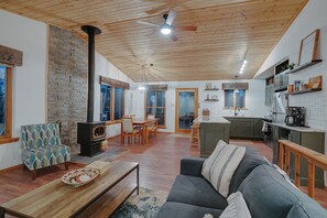 Smart TV, fireplace, DVD player, table tennis