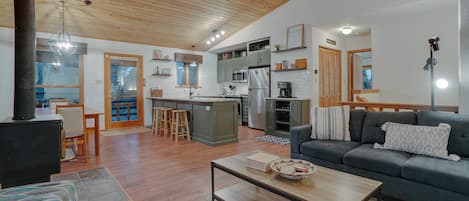 Smart TV, fireplace, DVD player, table tennis