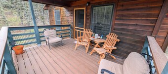 Beautiful Mountain Getaway - Pet Friendly!