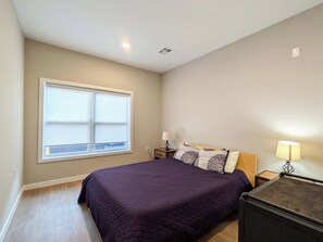 3 slaapkamers, een strijkplank/strijkijzer, reisbedje, wifi