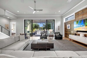 Smart TV, ping pong, books, offices