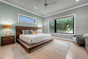 6 soverom, strykejern/-brett, reiseseng for barn og wi-fi (inkludert)