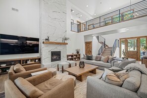 Télévision, cheminée