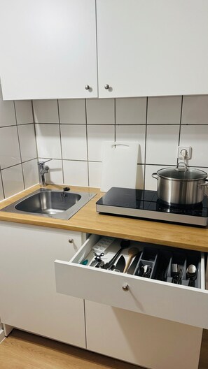 Fridge, microwave, stovetop, coffee/tea maker
