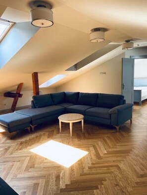 ロフト 1 ベッドルーム | リビング エリア