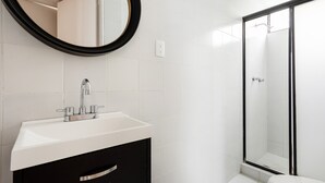 Apartment | Bathroom - Roma Norte 2BR - Parking, Sleeps 6 -great Wifi (Mexico City)