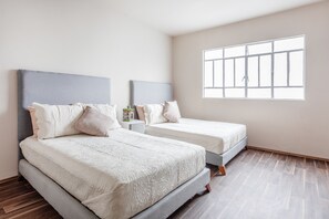 3 bedrooms, iron/ironing board, free WiFi, bed sheets - Urban Comfort in Roma Norte - Laundry- Fast Wifi- (Mexico City)