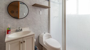 Apartment | Bathroom | Shower, hair dryer, towels - 3BR Polanco Retreat - Parking- Laundry- Elevator (Mexico City)