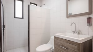 Apartment | Bathroom - Urban Oasis in Roma - Wifi - Laundry - Sleeps 7 (Mexico City)