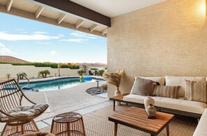 Utendørsbasseng og et oppvarmet basseng