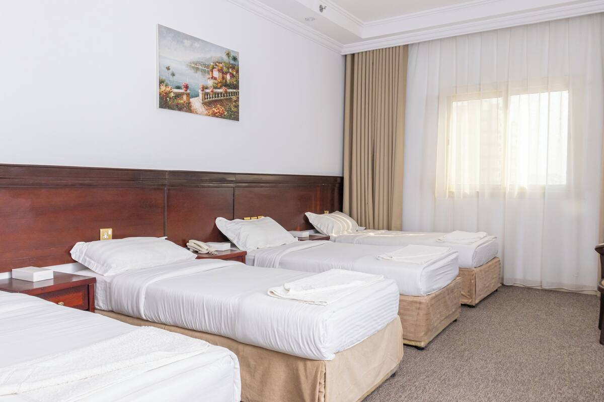 Minibar, free WiFi, bed sheets