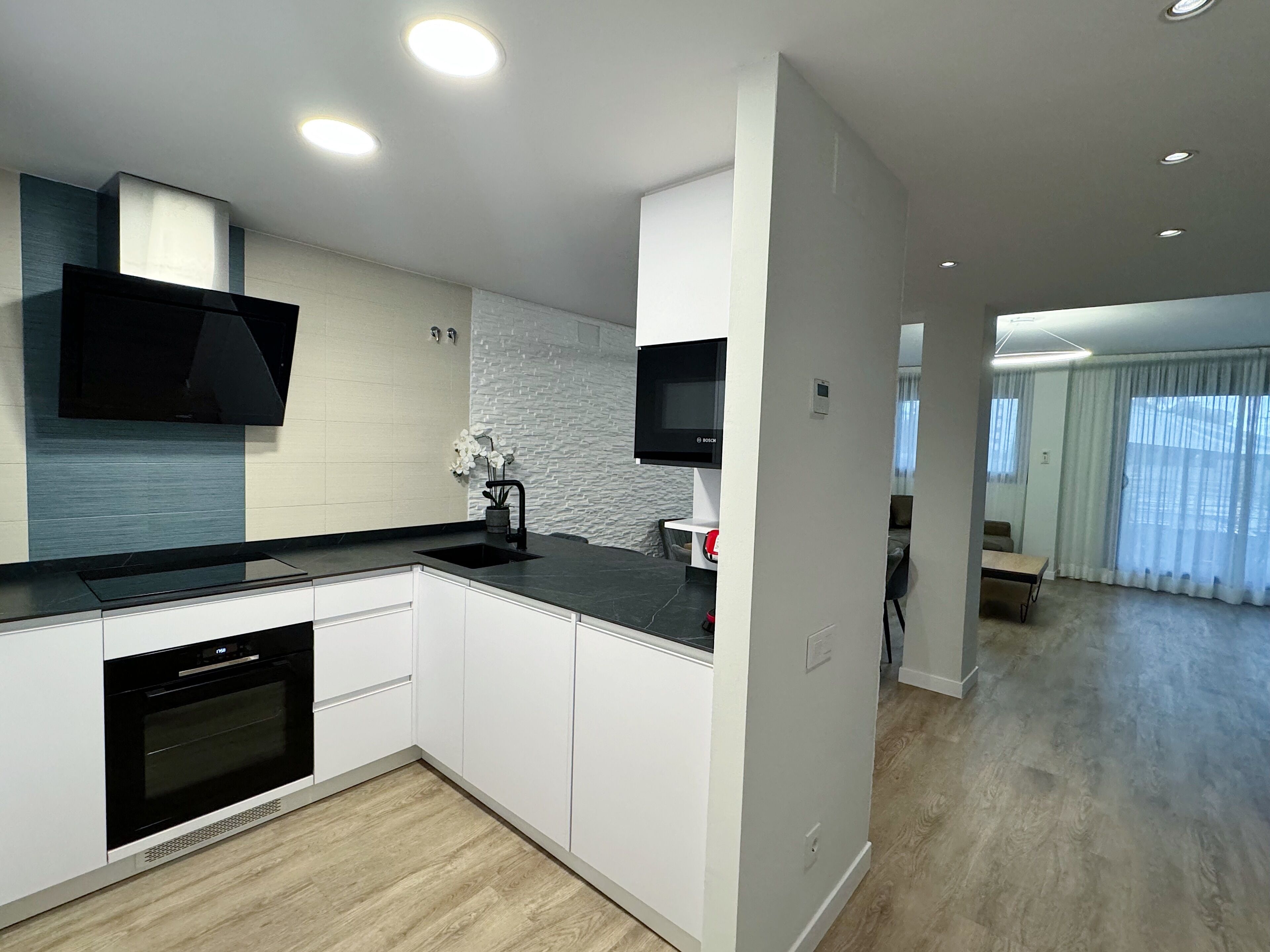 Refrigerador, microondas, lavavajillas, cafetera/tetera