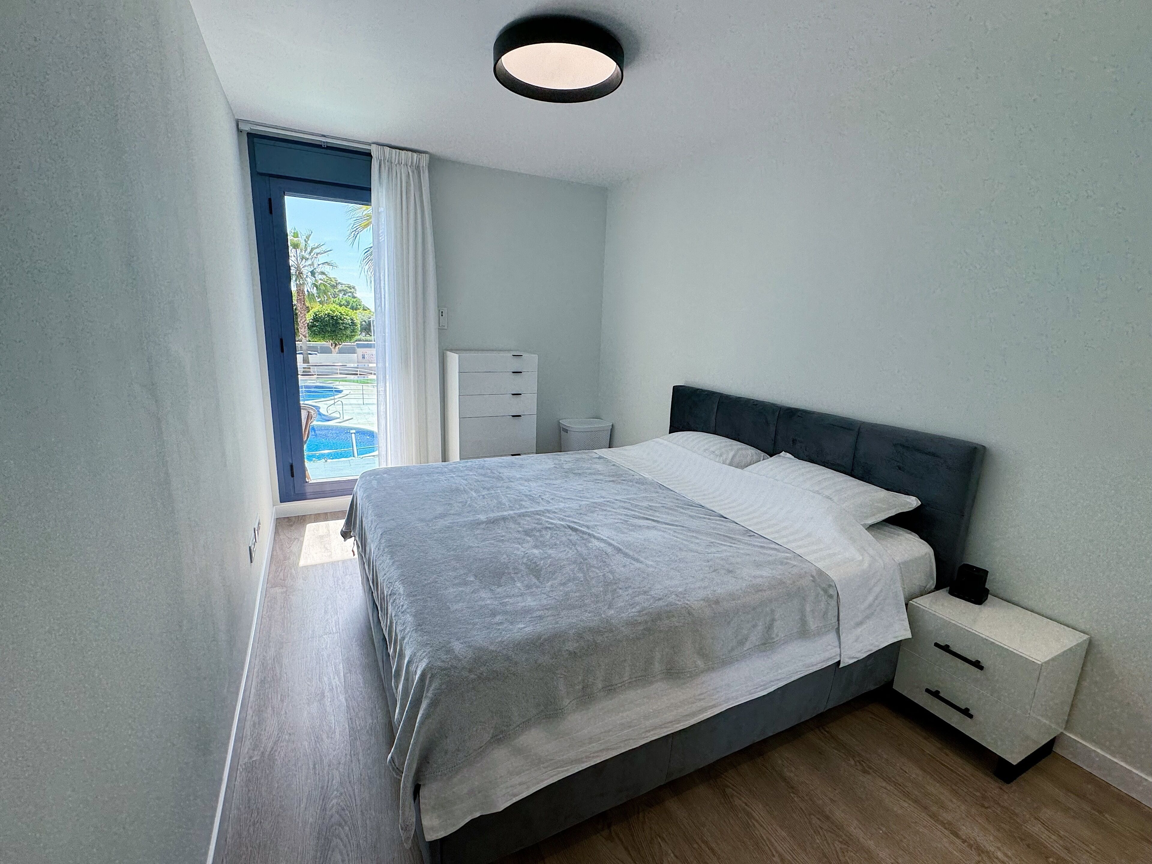 3 slaapkamers, een strijkplank/strijkijzer, wifi, beddengoed